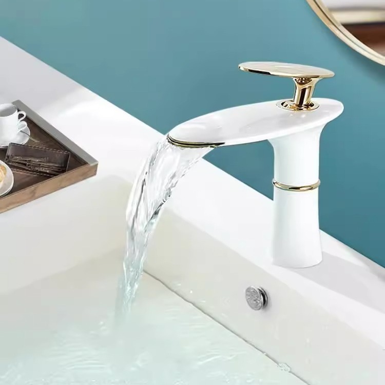 Home Hardware Bathroom Sinks - شلال حوض صنبور الذهب الأبيض الساخن