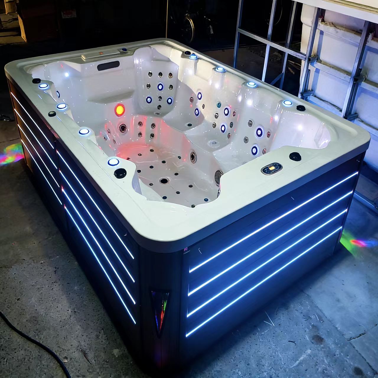 حوض استحمام ساخن، يتسع لـ 5-10 - مراجعة Home Bathroom Jacuzzi وسعره
